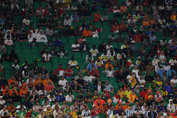 Số lượng CĐV đến xem Senegal vs Hà Lan vượt quá sức chứa SVĐ