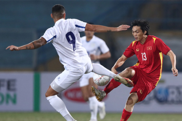 Giấu bài rất kín, Việt Nam vẫn hạ Philippines bằng bàn thắng 'trời cho'