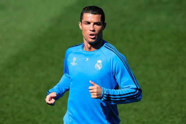 Real Madrid 'lơ đẹp' Ronaldo, chỉ cho tập nhờ chứ nhất quyết không mua