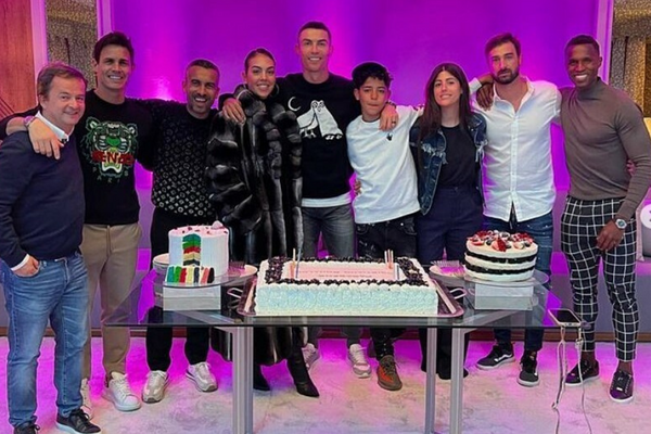 Ronaldo đón sinh nhật 38 cùng các đồng đội mới 