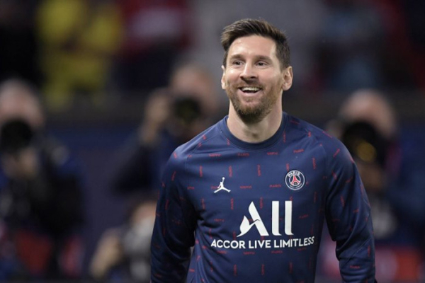 Vì sao Lionel Messi chưa ký hợp đồng mới với PSG?