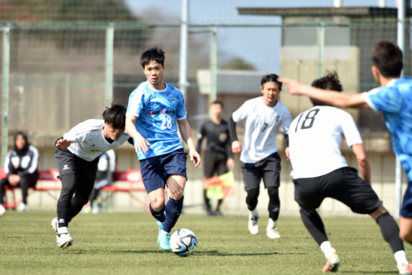 Công Phượng có màn ra mắt CLB Yokohama FC ở phút bù giờ