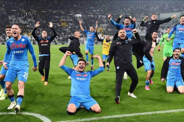 Napoli chính vô địch Serie A lần đầu tiên sau 33 năm