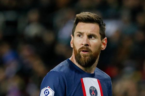 Fan Ronaldo gọi lời xin lỗi của Messi là giả tạo