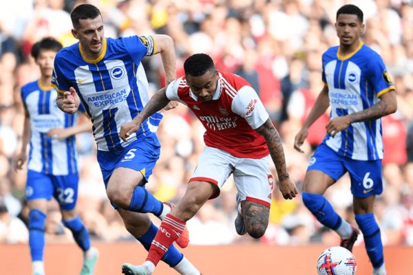 Arsenal giã từ cuộc đua Ngoại Hạng Anh sau trận thua đau trước Brighton