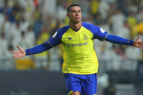 Ronaldo tỏa sáng, ghi bàn giúp Al Nassr rút ngắn khoảng cách với AI Ittihad