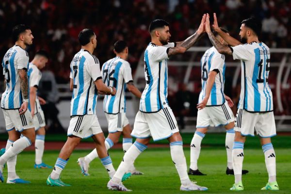 Vắng Messi, Di Maria, Argentina vẫn dễ dàng đánh bại Indonesia