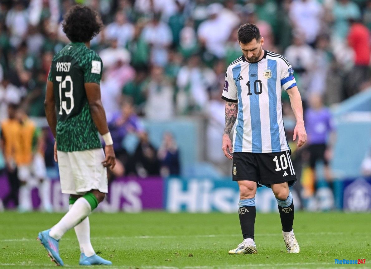 Các cầu thủ Argentina liên tục bị trọng tài bắt lỗi việt vị