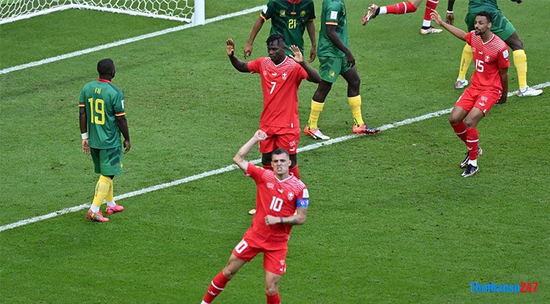 Hé lộ lý do Embolo không ăn mừng khi ghi bàn vào lưới Cameroon - Ảnh 1