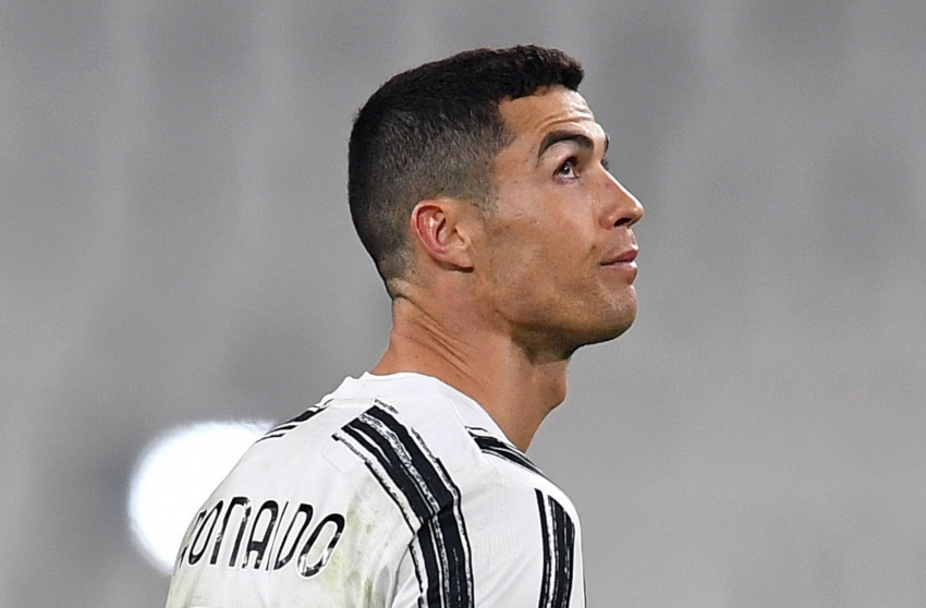 Tin chuyển nhượng bóng đá 20/3: Ronaldo ký 1 năm với Real Madrid, siêu tiền vệ ra đi? 