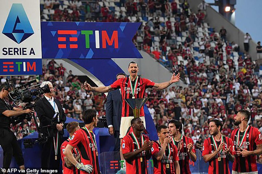 AC Milan vô địch Serie A mùa giải 2021/22