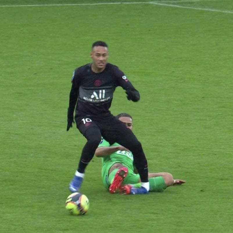 St-Etienne 1-3 PSG Neymar gãy chân 