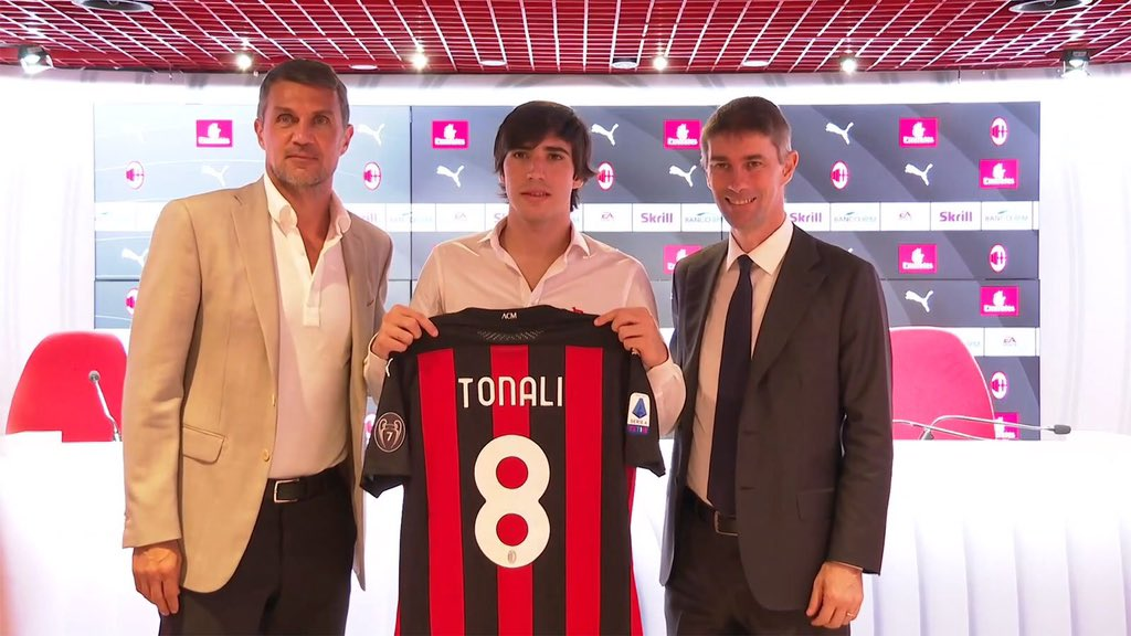Sandro Tonali chính thức cập bến AC Milan