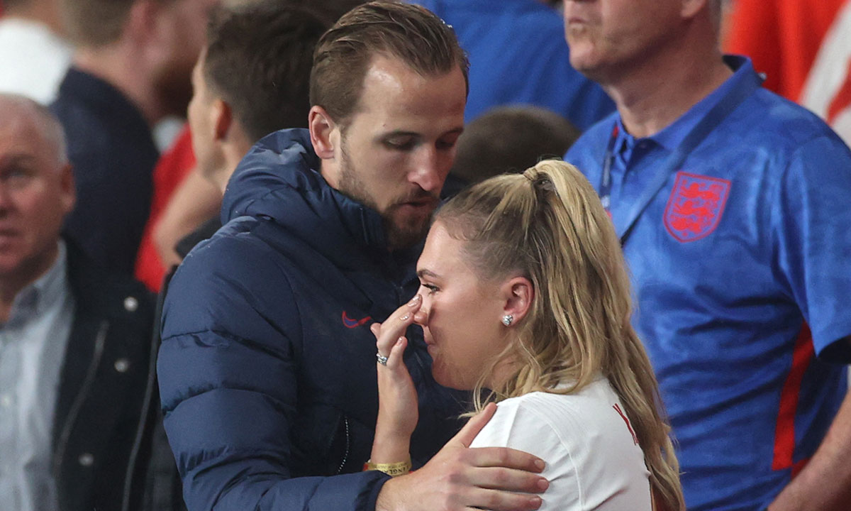 Harry Kane ngậm ngùi an ủi vợ sau trận chung kết Euro 2020