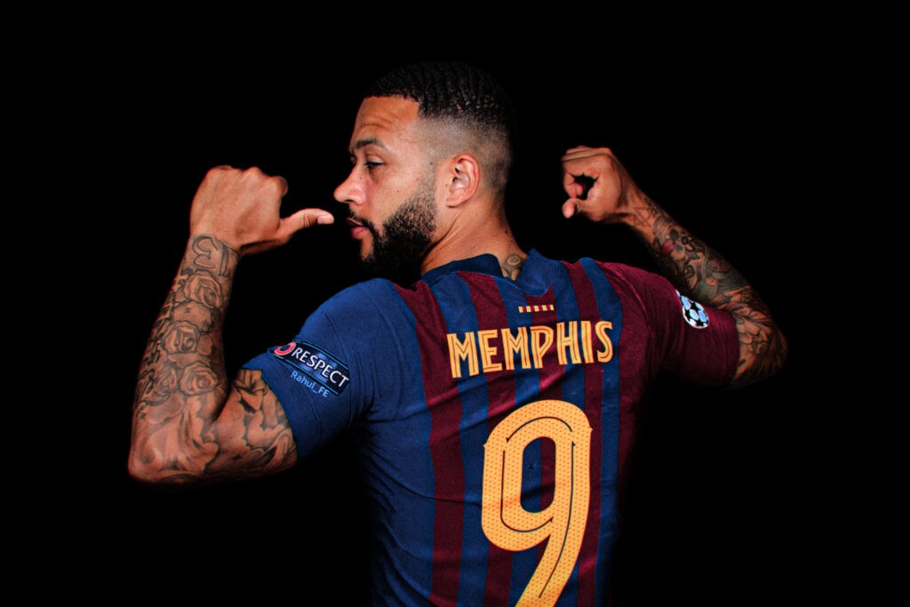 Barcelonda đã công bố bản hợp đồng Memphis Depay trước đó
