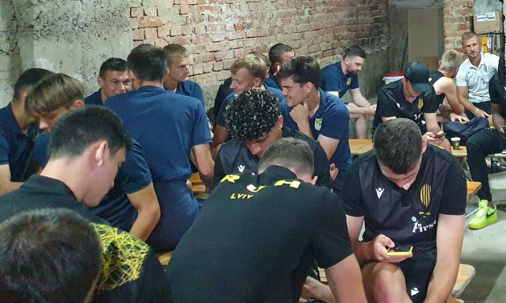 Mặc dù trận đấu kéo dài hơn 4 tiếng, nhưng các cầu thủ tại Ukraine vẫn tỏ ra lạc quan