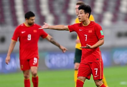 Cầu thủ Trung Quốc đi vệ sinh 7 lần trước khi ra sân