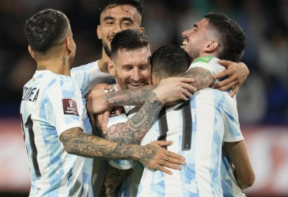 Messi tỏa sáng, Argentina duy trì mạch bất bại