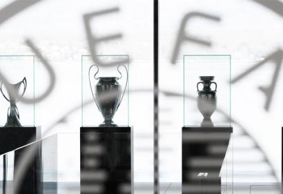 UEFA chính thức công bố án phạt cho những đội 