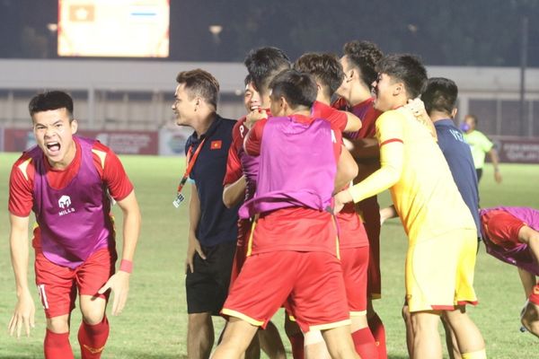 CĐV Indonesia “khóc thét” vì mong U19 Việt Nam thua, toàn tâm cổ vũ Thái Lan