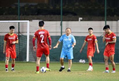 Oman chơi chiêu, ĐT Việt Nam bị cho tập trên sân cực xấu