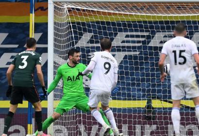 Kết quả Leeds United vs Tottenham: Gà Trống bị làm gỏi